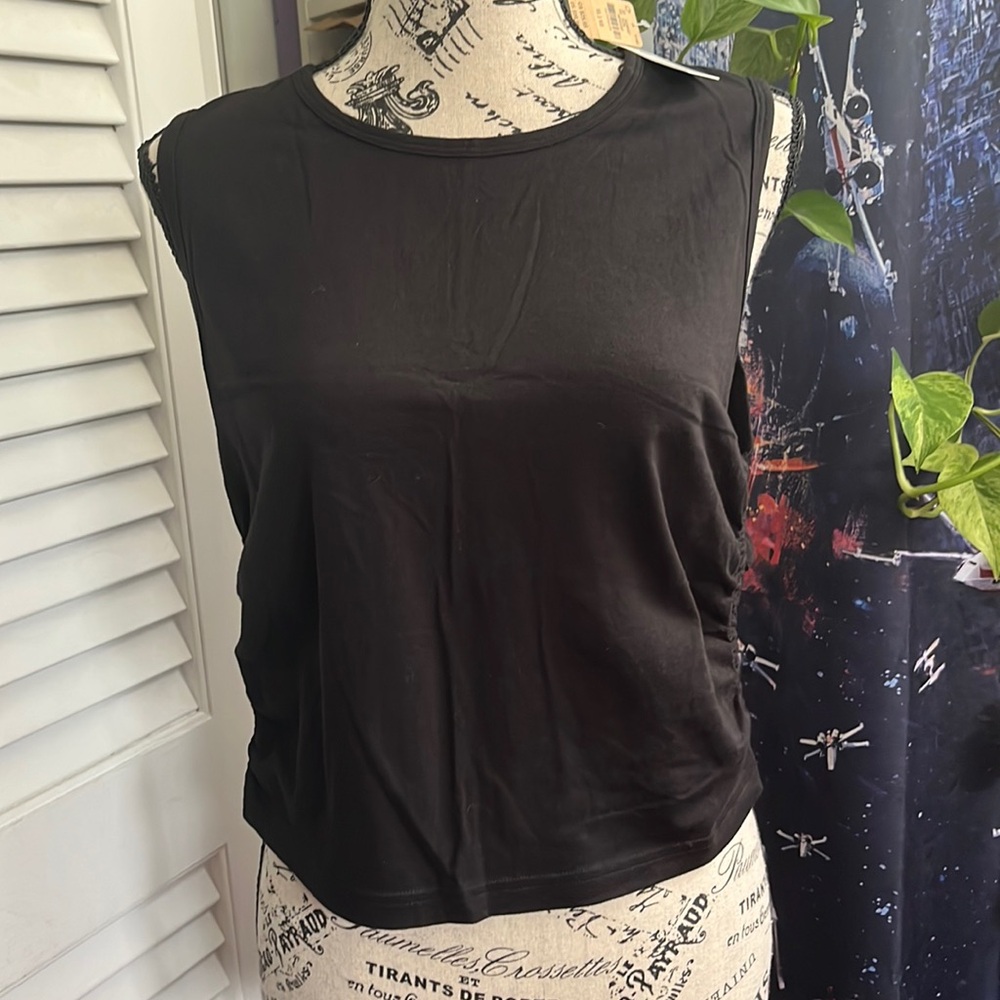 VS Pink sleeveless tee - Picture 2 of 7